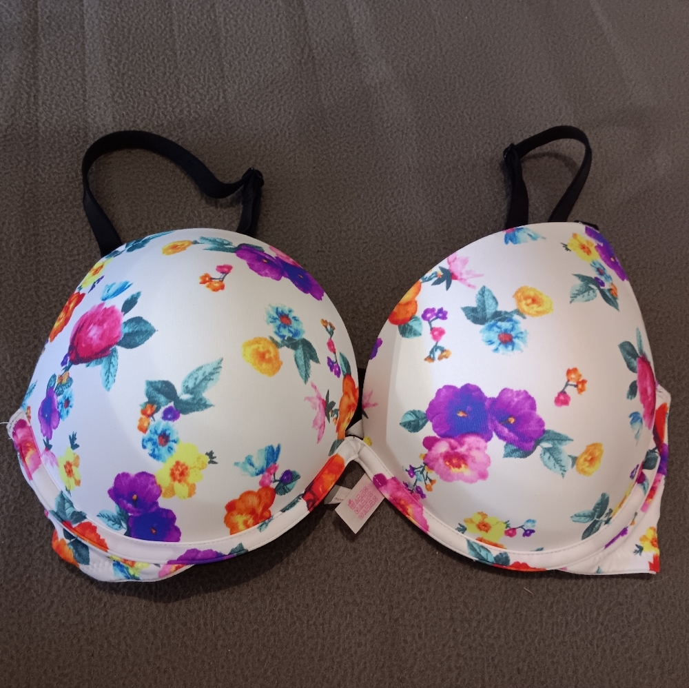 34D Victoria Secret PushUp Bra